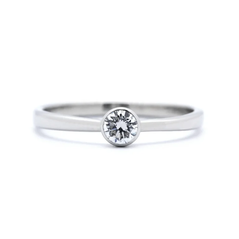 Zásnubní prsten z 14kt. bílého zlata s přírodním diamantem 0.170ct v lesku