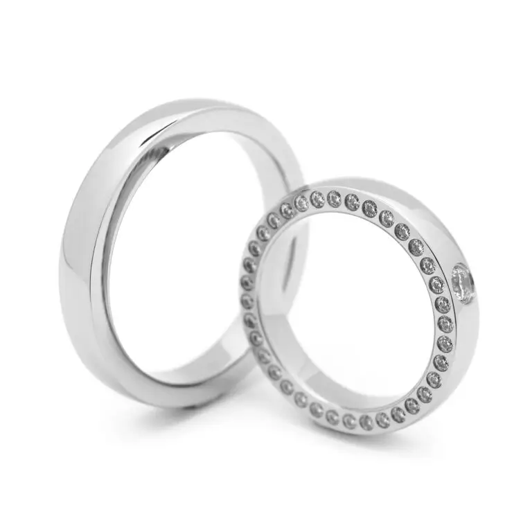 Snubní prsteny půlkulaté z leštěné chirurgické oceli s laboratorními diamanty 3.0mm a 36x 1.25mm 0.435ct